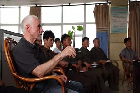 Els experts alemanys realitzen una formació teòrica i pràctica per als soldadors de la nostra empresa.jpg German experts conduct theoretical and practical training for our company’s welders.jpg